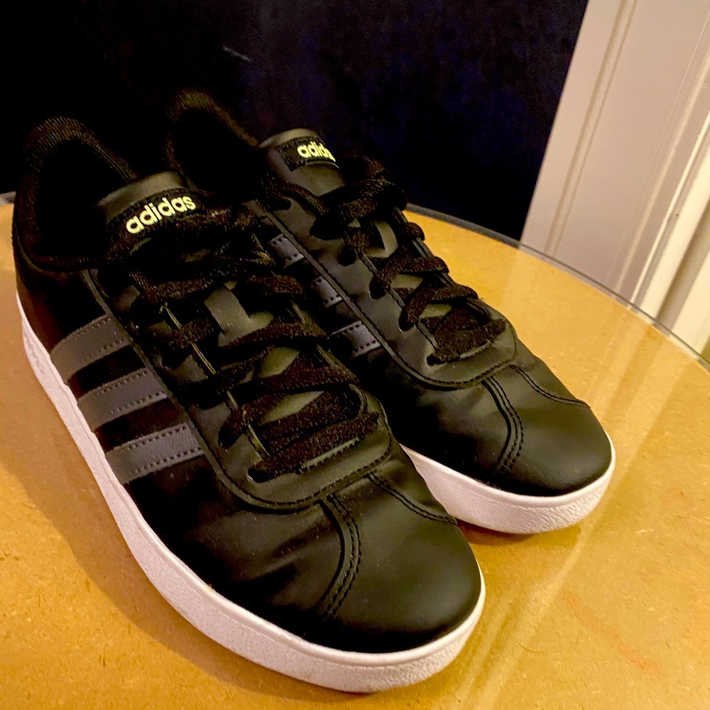 Adidas Sneakers